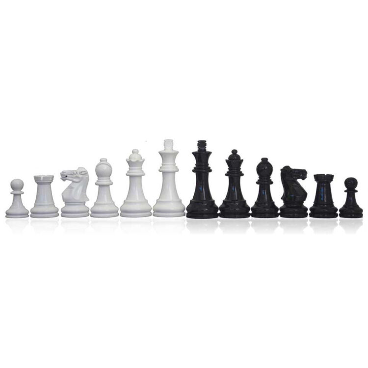 Lacquered wood chess-men