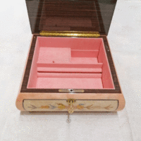 scatola- quadrata rosa interno
